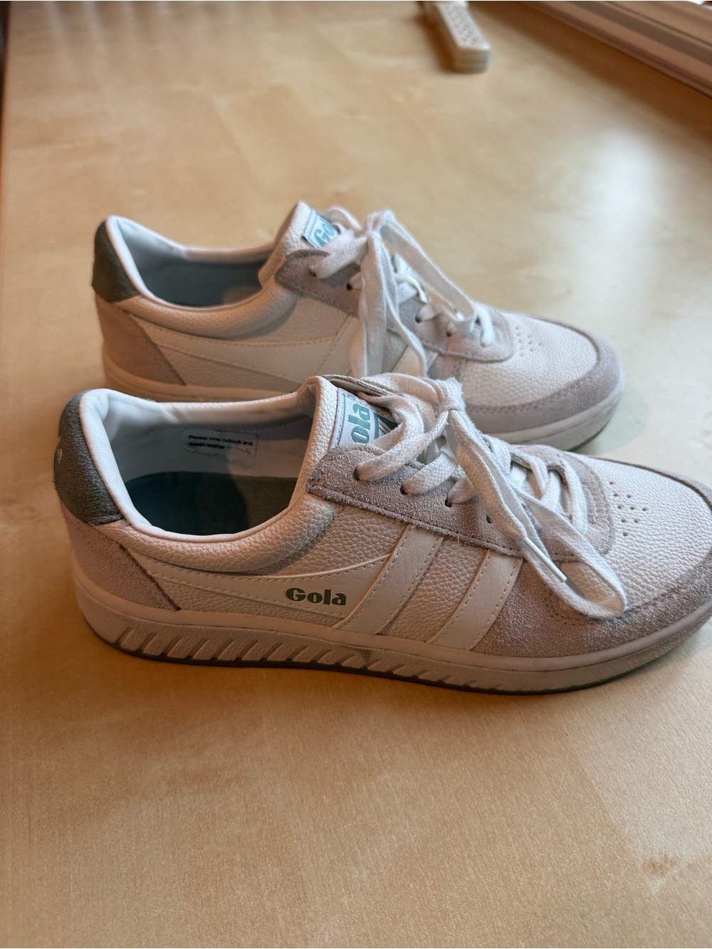 Gola women’s White & Light Gray Classic Trainer. Size US 8.5